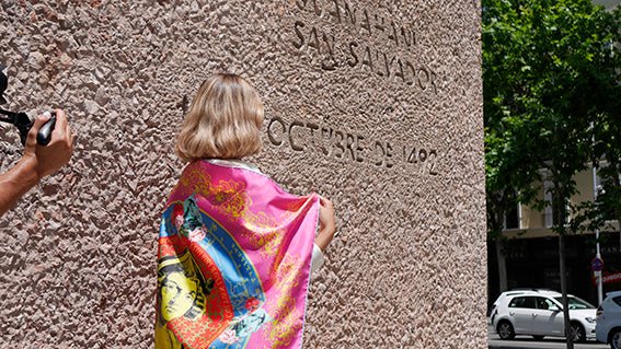 Fuchsia silk scarf "Christopher Columbus" 90